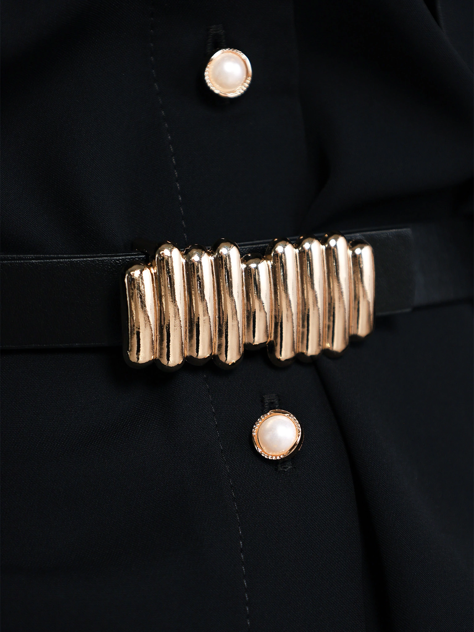 Блуза черного цвета с рюшами